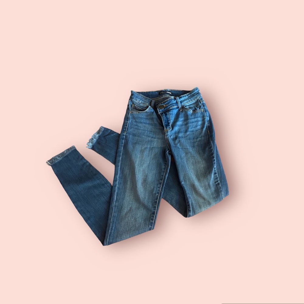 Fashion Nova Cross Over waist  Medium Wash Jean